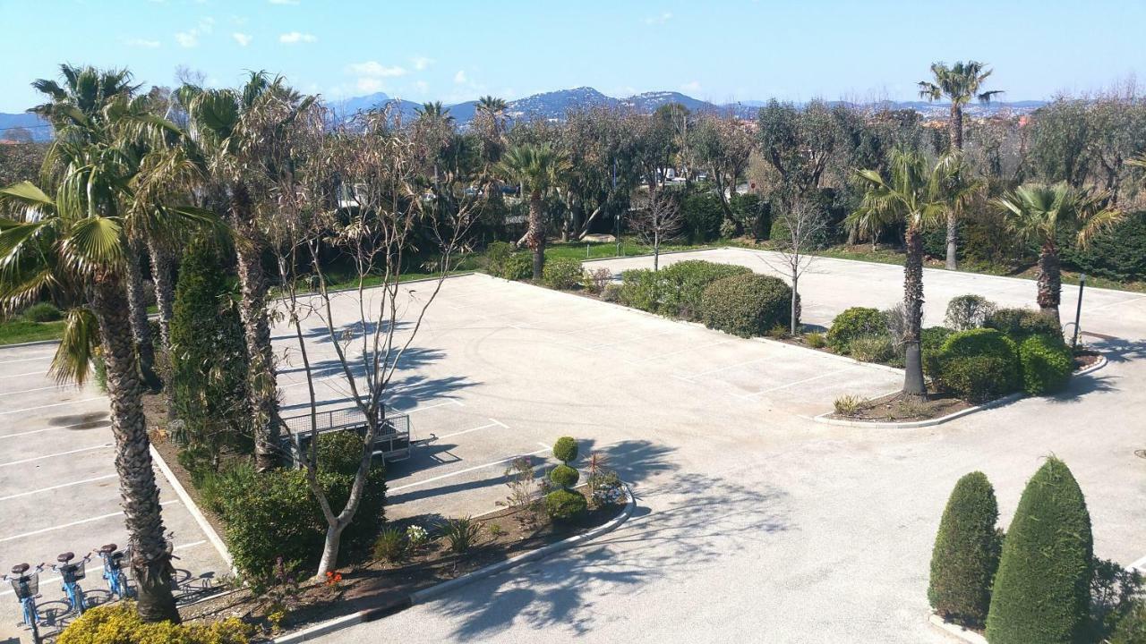 Les Ecrins De La Badine - Hameaux Apartment Hyères Екстериор снимка